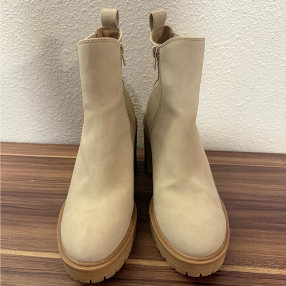 DV BY DOLCE VITA JADE CHELSEA BOOT 9 - Picture 3 of 6